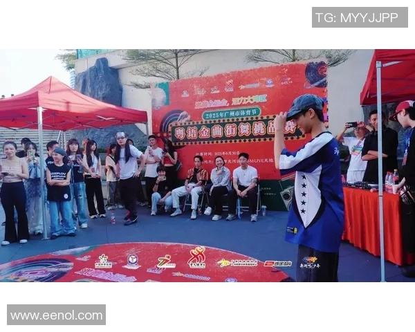 广州街舞队与武汉街舞队的精彩对决与节奏分析全景回顾 广州街舞队与武汉街舞队的精彩对决与节奏分析全景回顾